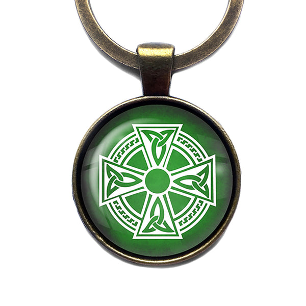 Celtic Symbol Triquetras White on Green Bronze Keychain