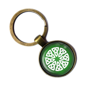 Celtic Knot Circle White on Green Bronze Keychain